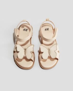 Sandale beige avec papillon